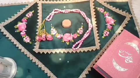 سجاده مخمل سه تیکه روباندوزی شده با روبان های ترک مجستیک