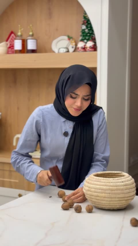 بادام شکن، گردوشکن، گردو شکن، فندق شکن، هسته شکن رومیزی چندکاره هیلدا مخصوص افراد چپ دست