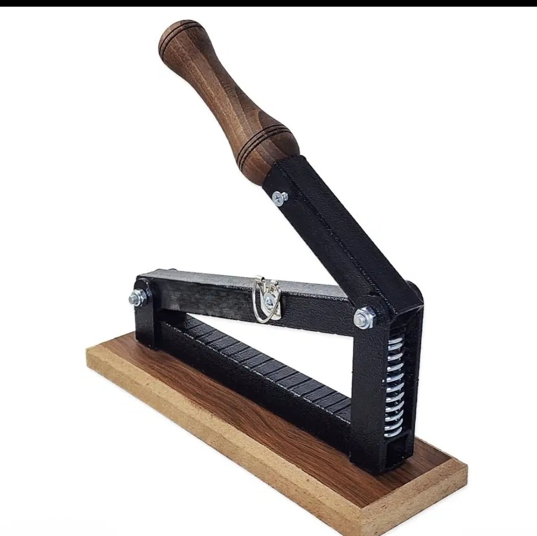 گردو و بادام شکن