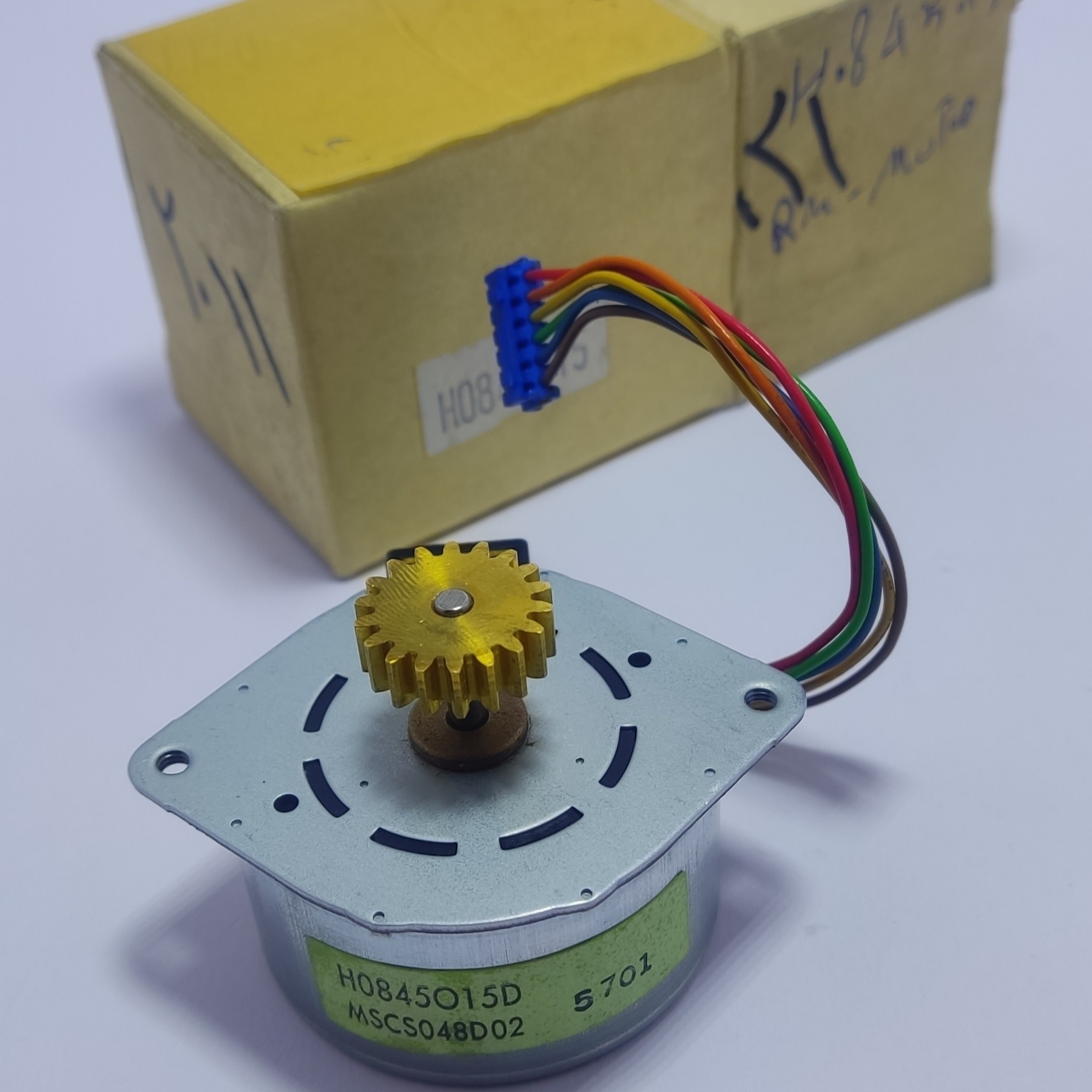استپ موتور گرد دو فاز 6 سیم جدید