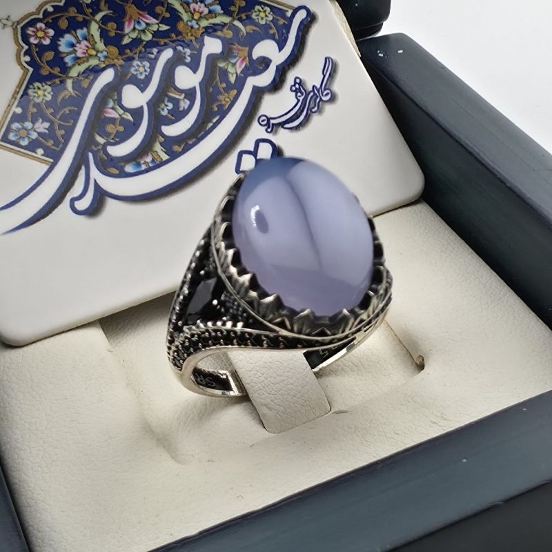 انگشتر مردانه تمام نقره عیار925 باسنگ عقیق یمنی سوسنی(کبود) ترک سیاه قلم