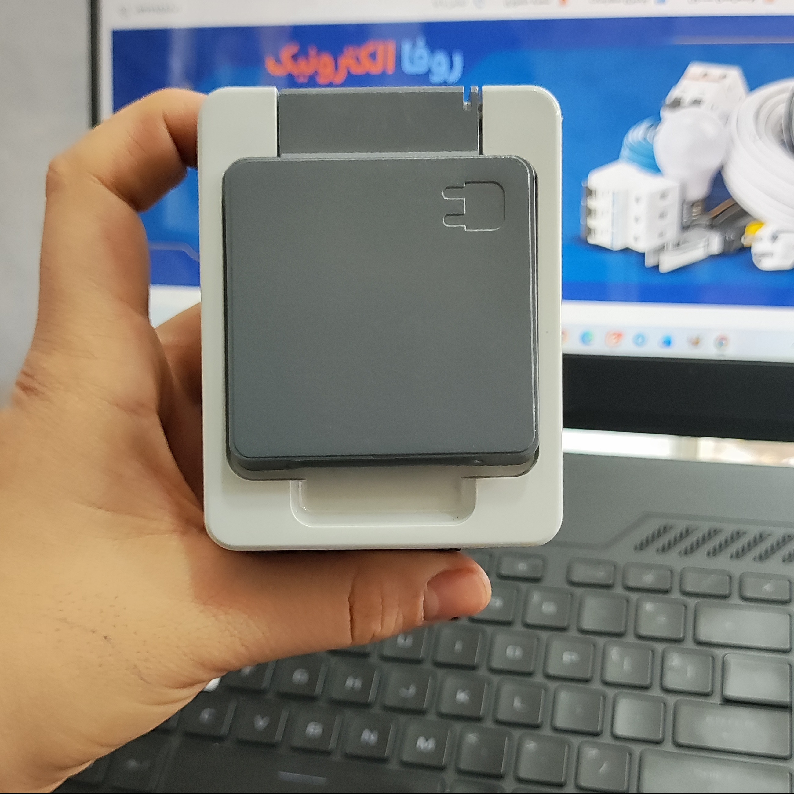 پریز برق صنعتی روکار درپوش دار پارت الکتریکجدید