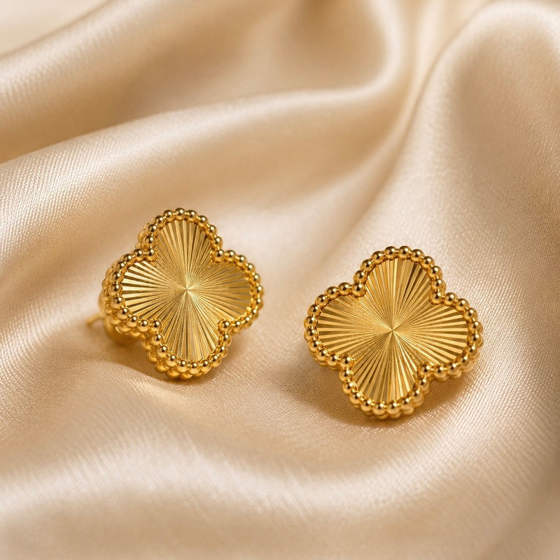 گوشواره میخی طلا 18 عیار زنانه طلای صداقت مدل گلجدید