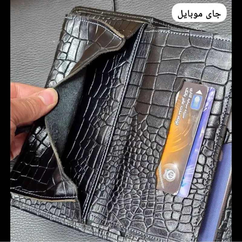 ست کادویی چرم طبیعی مردانه شامل کیف پول کتی و جاکلیدی با باکس چوبیجدید
