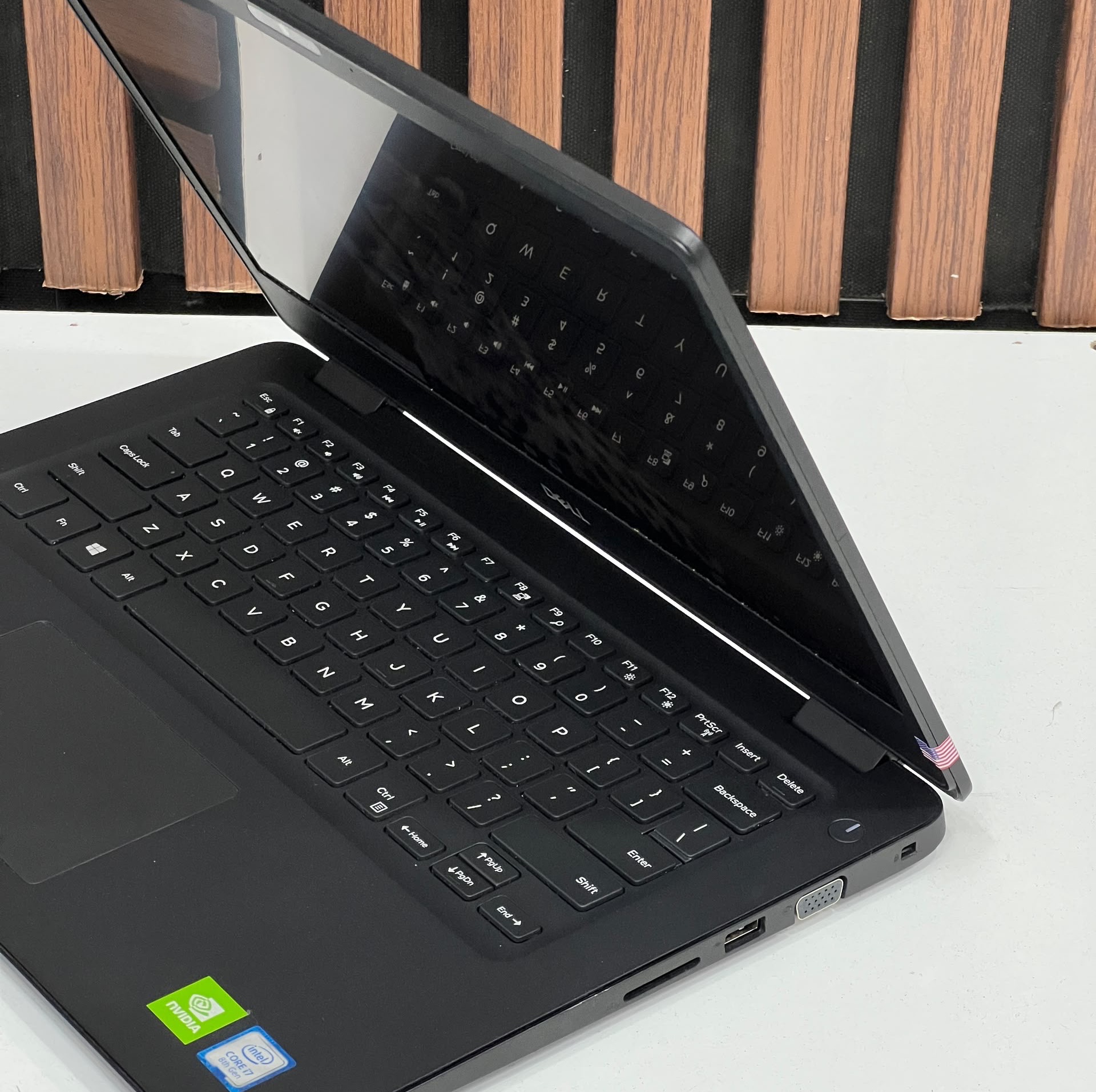 لپ تاپ نسل هشتم دل dell 3400 با دو گیگ گرافیکجدید