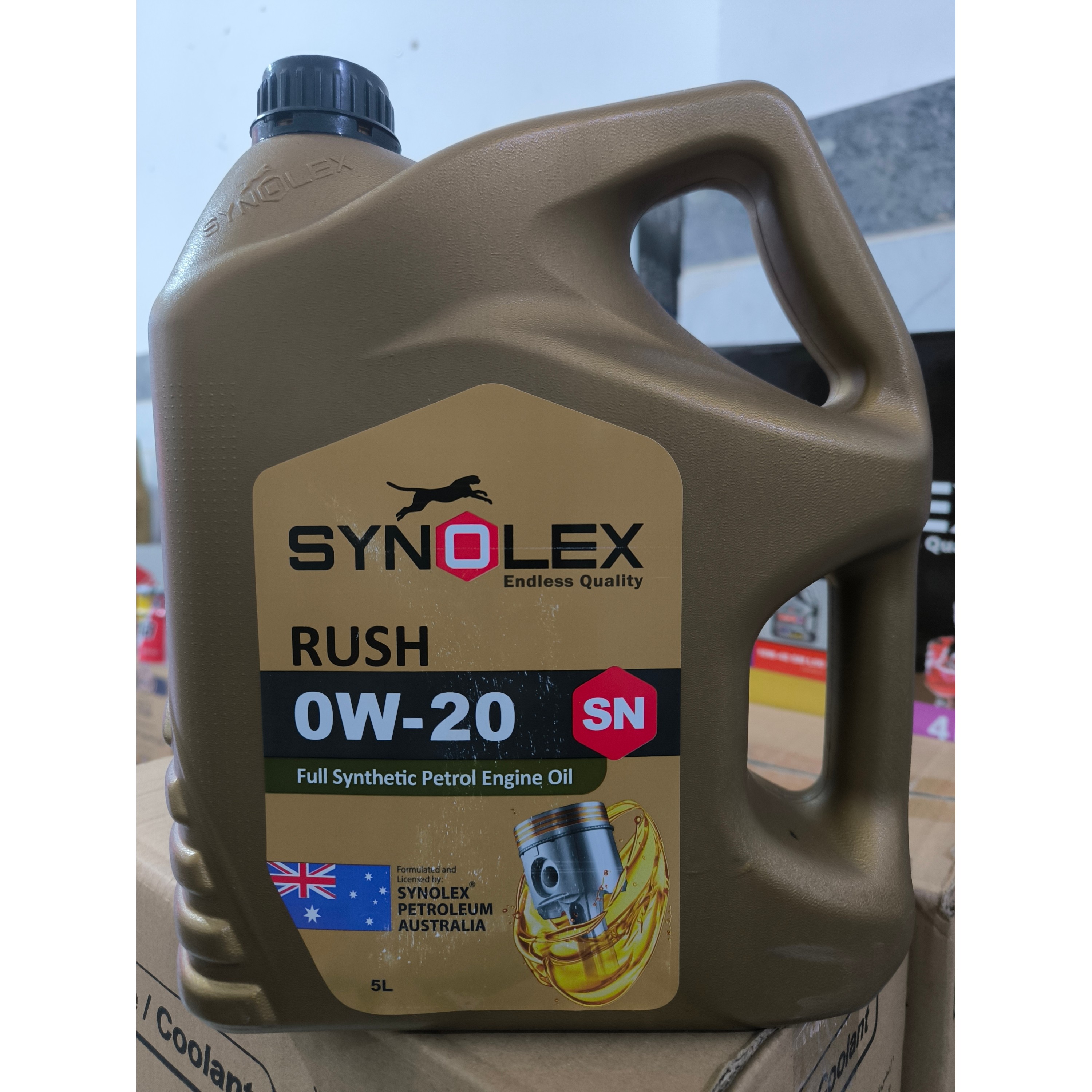روغن موتور سینولکس 0w20 SN پنج لیترجدید