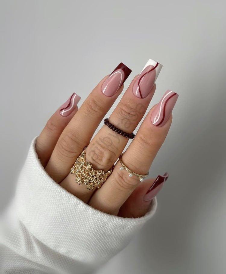 ناخن مصنوعی طرح موجدار (Swirl) زرشکی و سفید براق مربعی بلند راسا – RSN0021