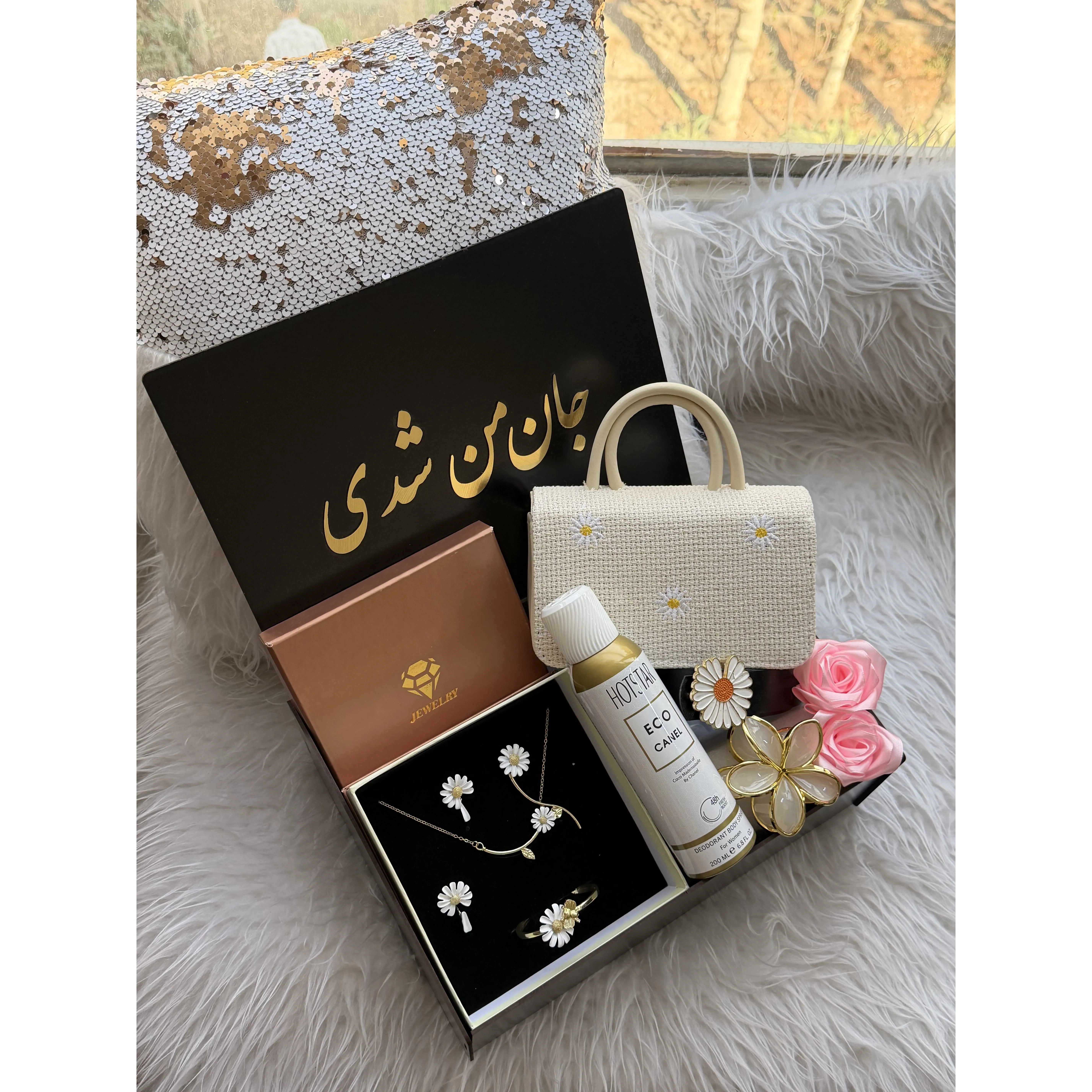 (ارسال رایگان) باکس هدیه زنانه و دخترانه لاکچری سرویس بابونه اسپری بدن کیف کمربند باکس چوبی کادو روز زن