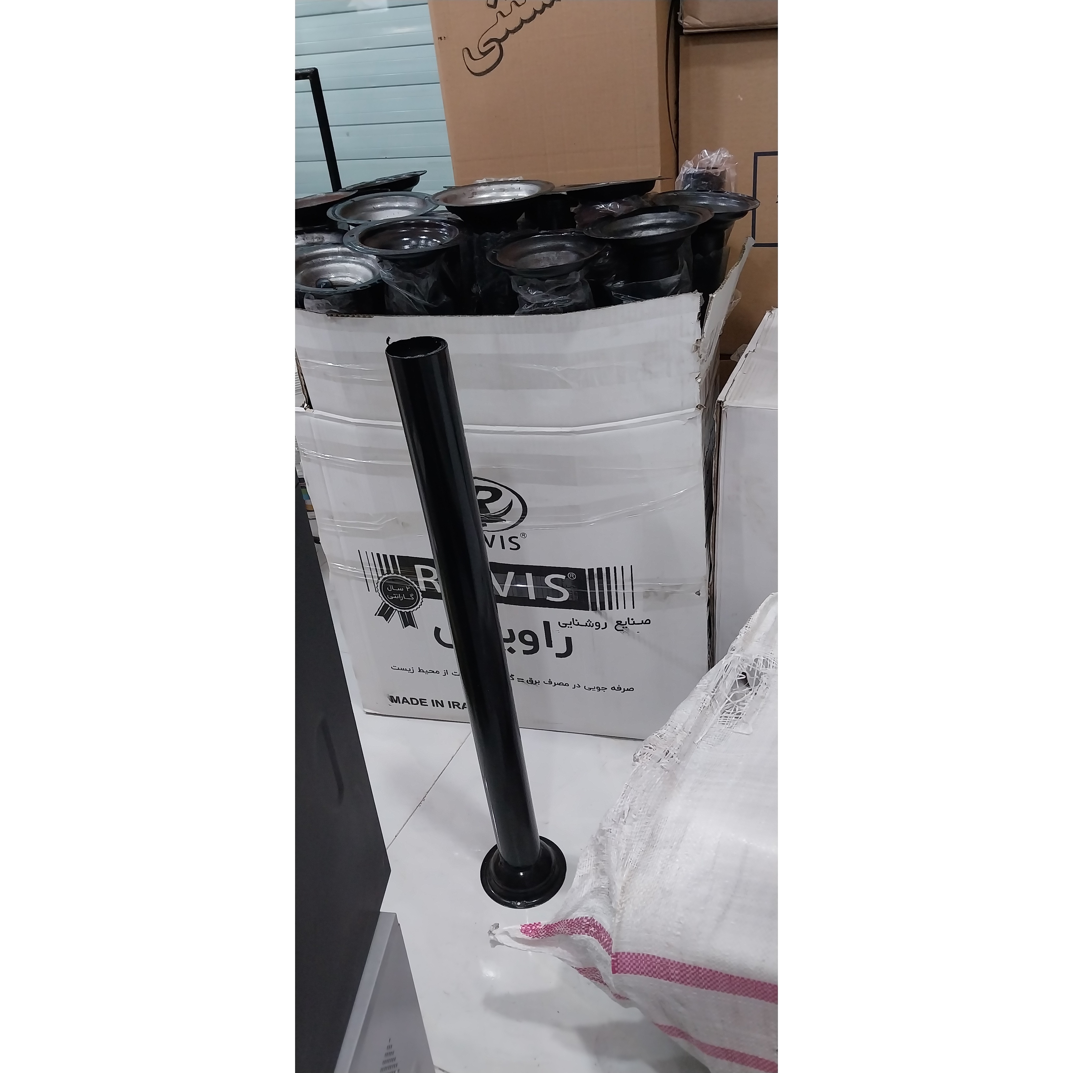 پایه چراغ حیاطی و پارکی فلزی همراه با کفی 80cm