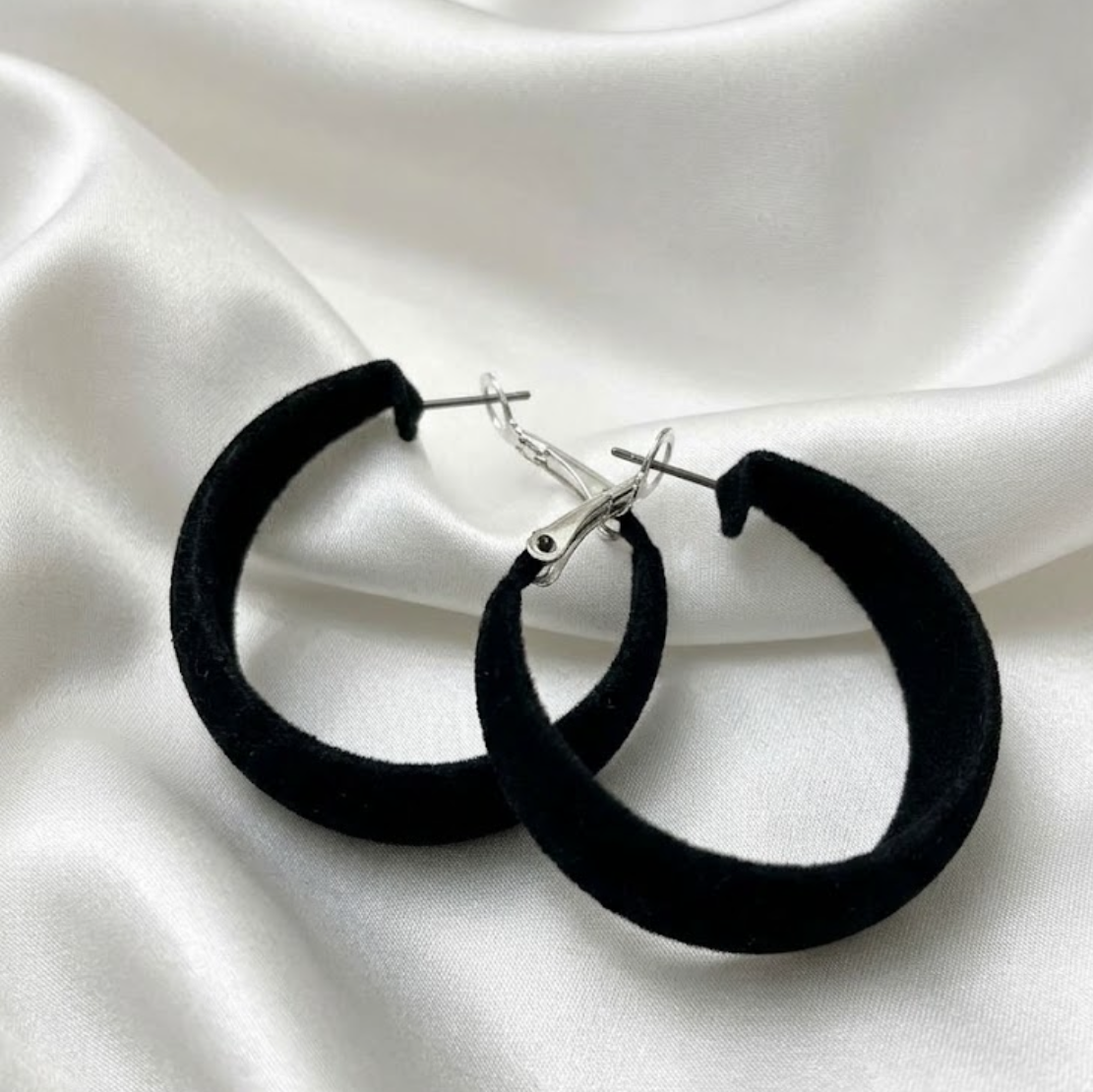 گوشواره حلقه پارچه ای مشکی