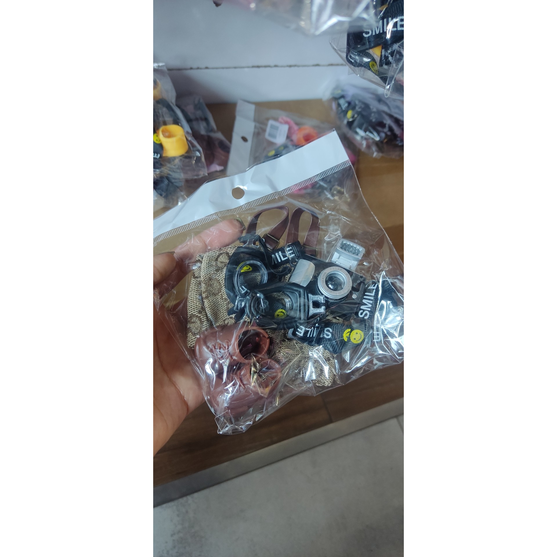 اکسسوری عروسک لبوبو (لباس، عینک،کفش،دوربین،کلاه و...