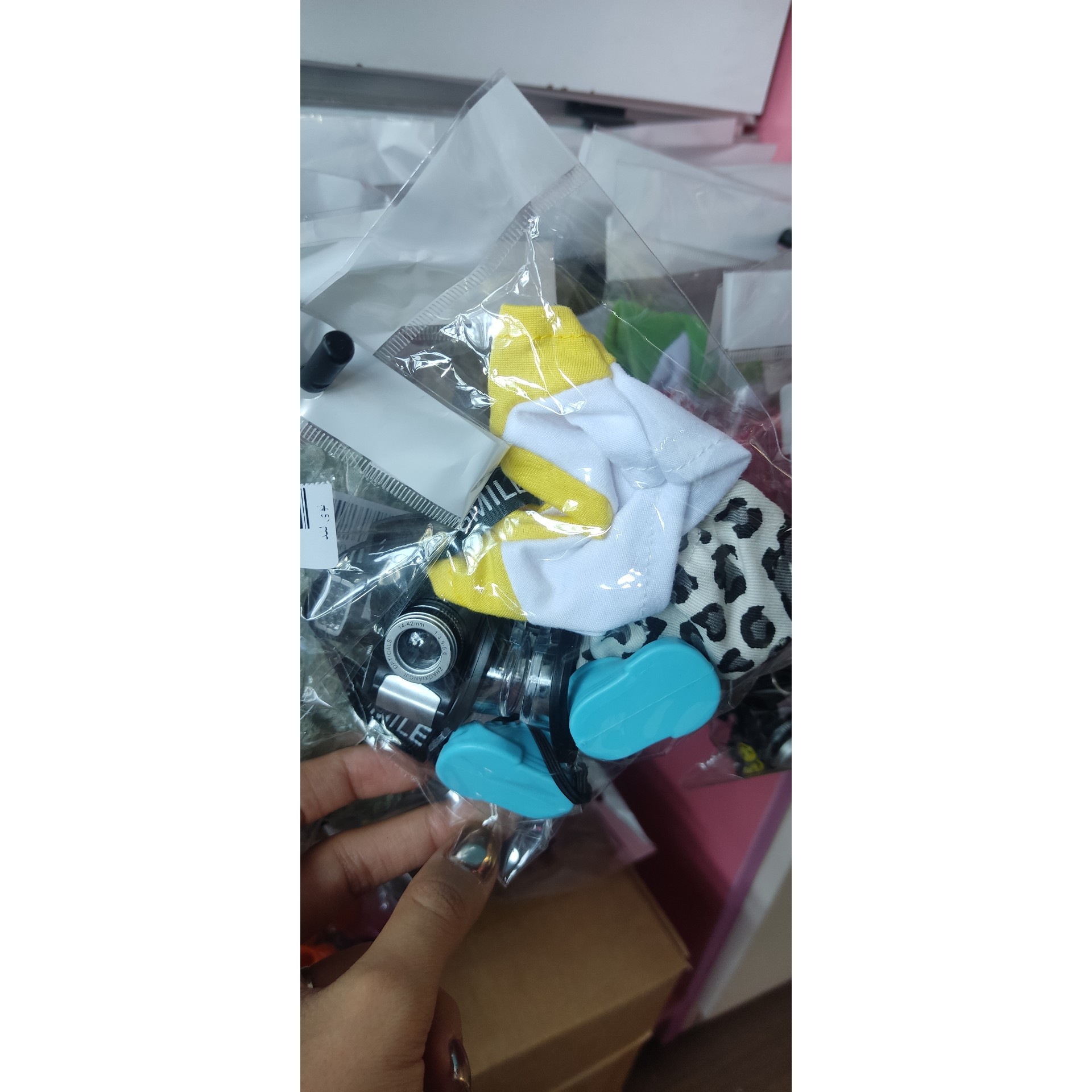 اکسسوری عروسک لبوبو (لباس، عینک،کفش،دوربین،کلاه و...