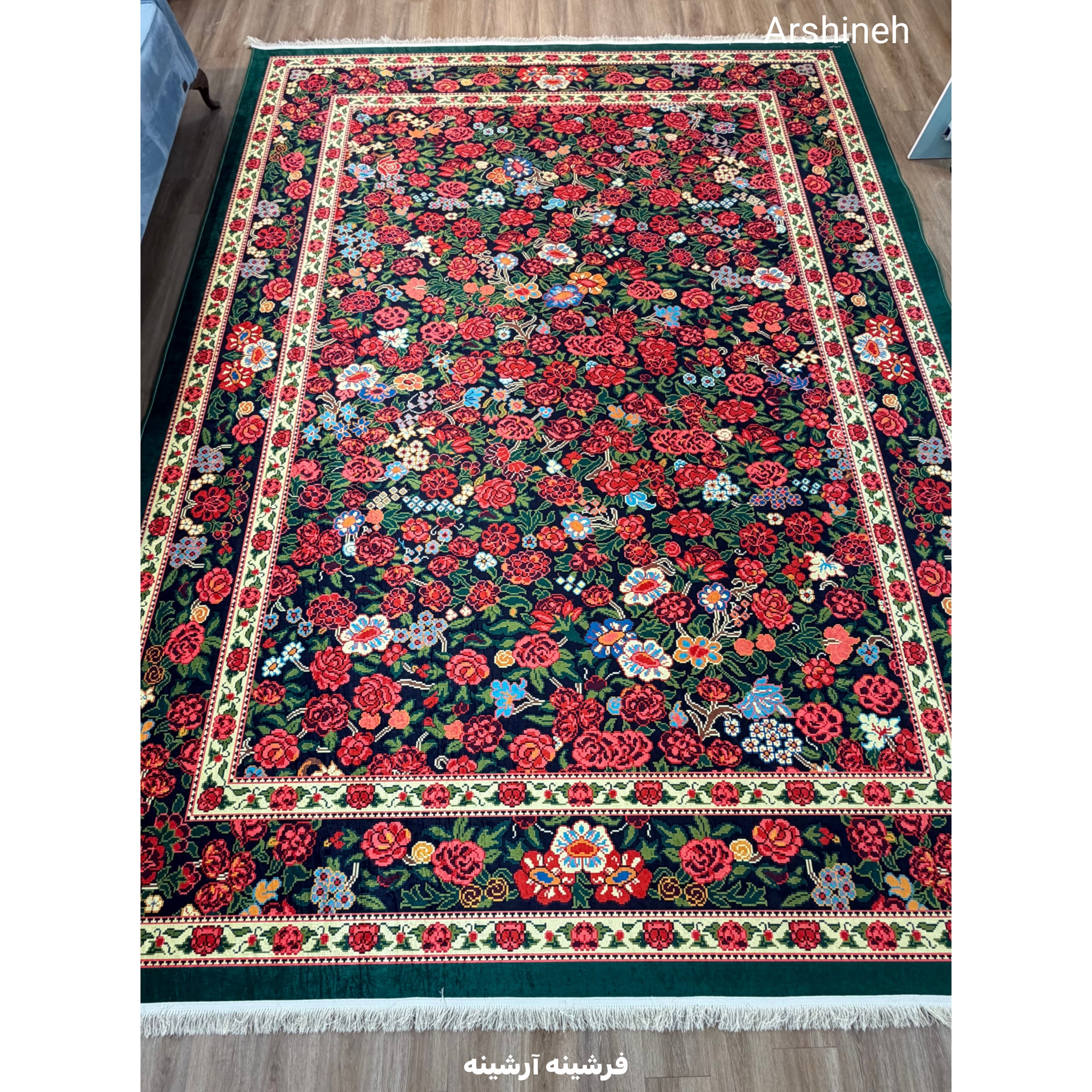 فرشینه مدرن مخمل ضدسُر طرح لاکی سبز گلبرگU120