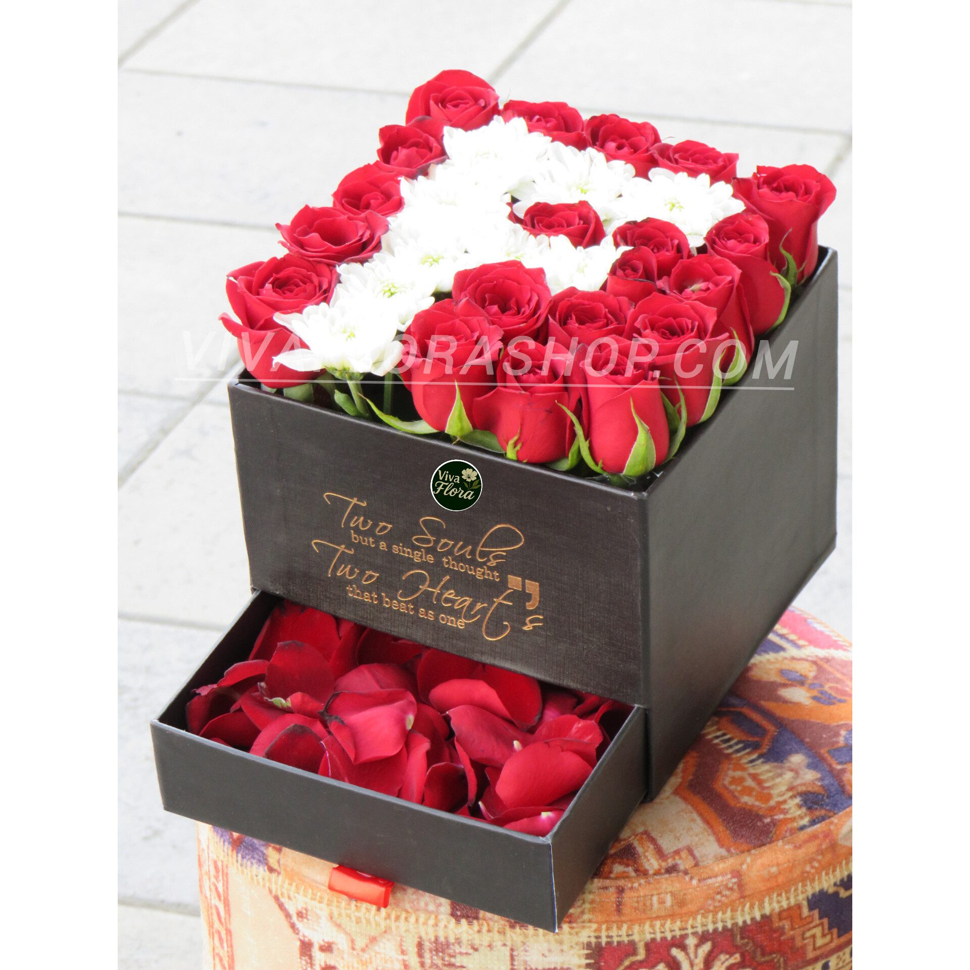 باکس گل رز و داوودی فرگل با حرف F