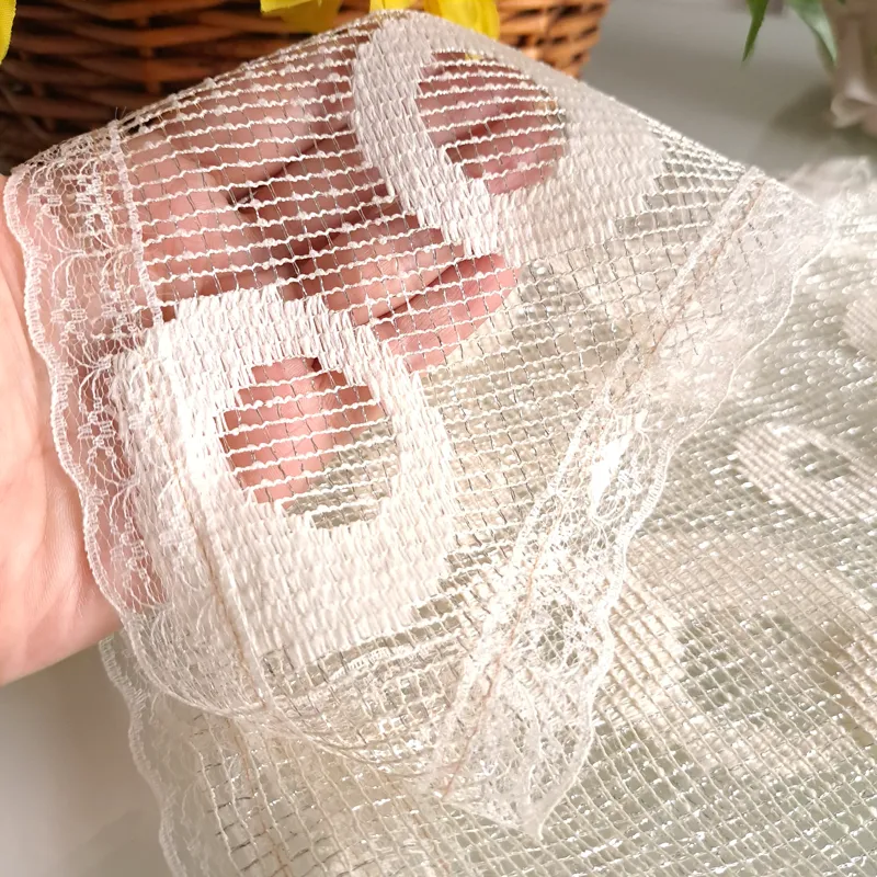 مینی اسکارف شیری سه گوش دور دانتل توری ابعاد 70 در 70 سانتی مترجدید