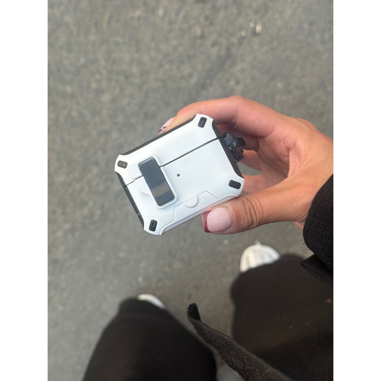 ایرپاد Locker Stand مگنت دار کربنیجدید