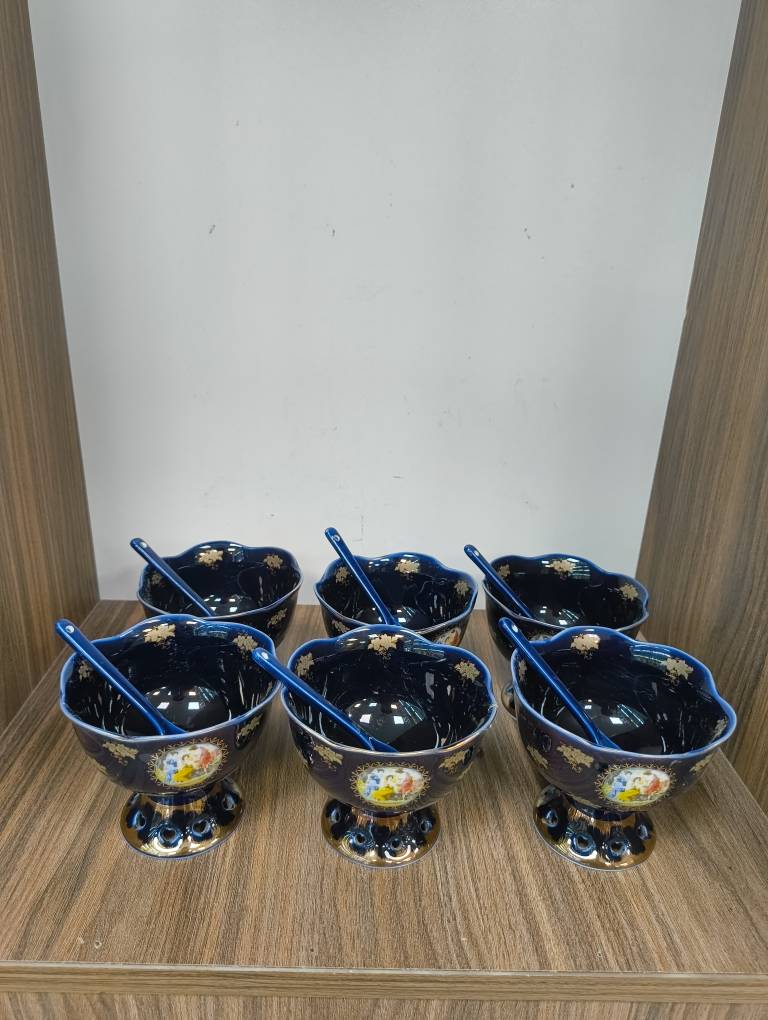 بستنی خوری سرمه ای طرح سه دختر ساخت چین قدیمجدید