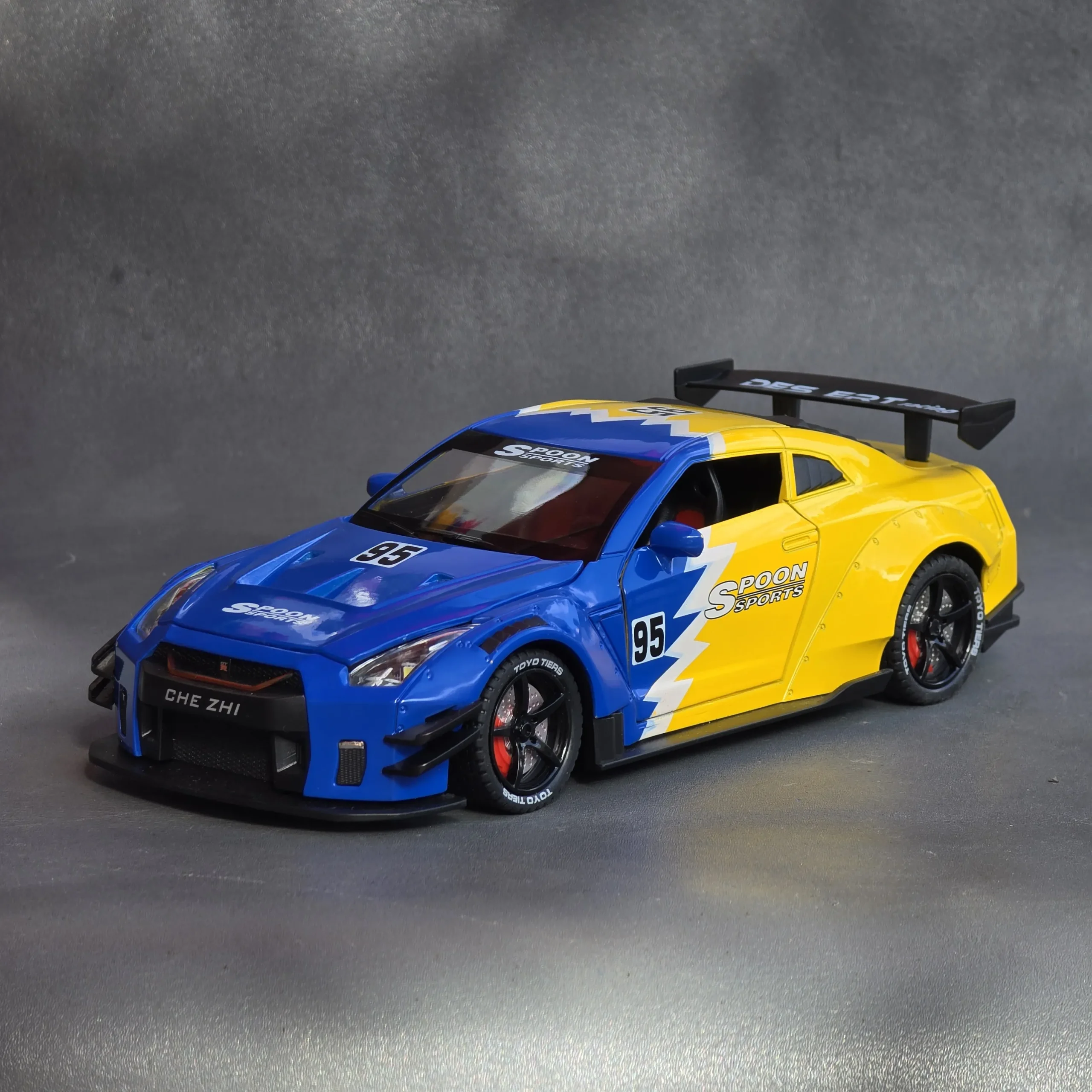 ماکت فلزی دودزا مدل نیسان جی تی آر Nissan GTR