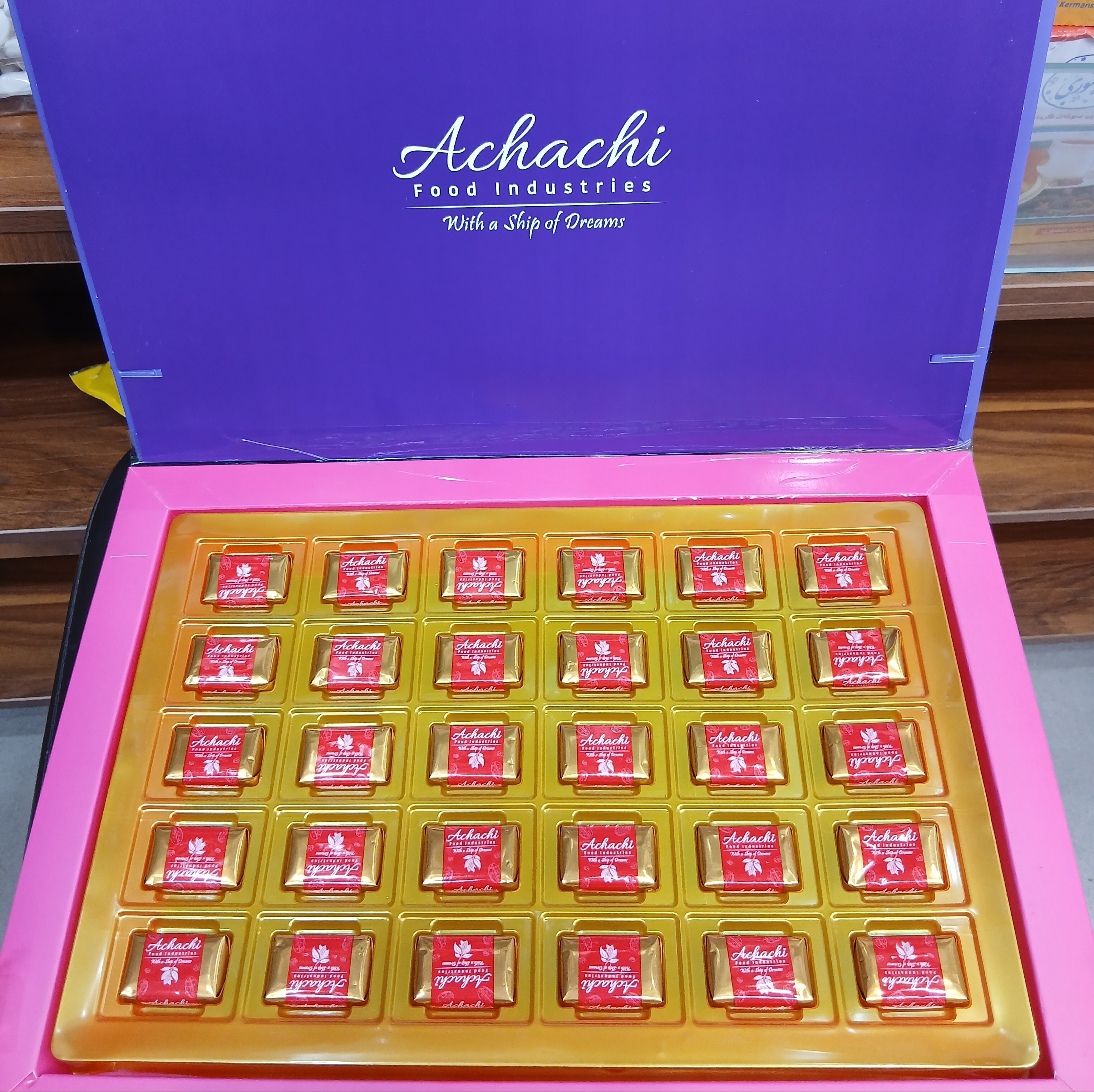 شکلات کادویی آچاچی(طرح ویولت)-بسته 300 گرمی