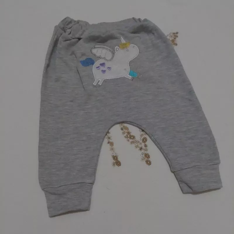 ست سه تیکه نوزادی بی بی وان baby one طرح تکشاخ جنس نخ پنبه نرمجدید