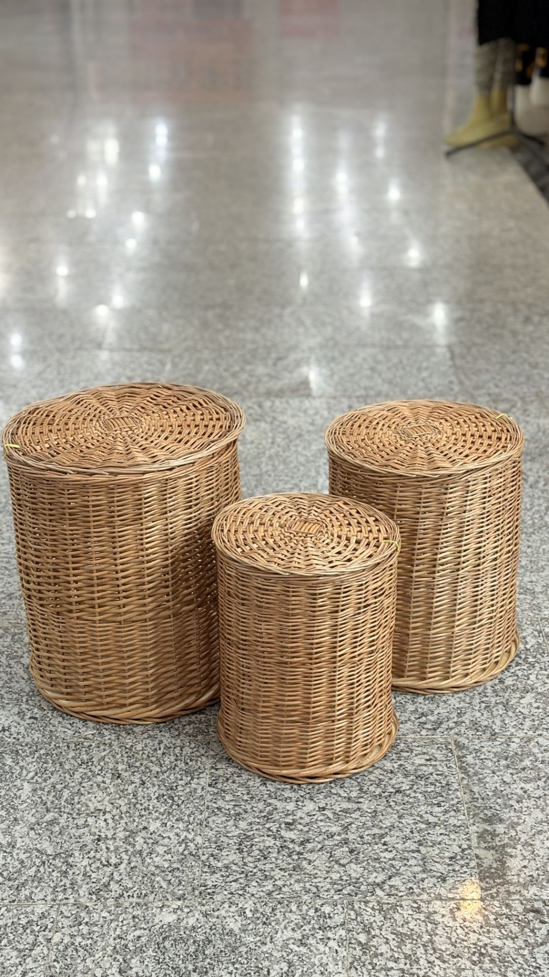 سبد رخت دسته دار حصیری (درب دار)