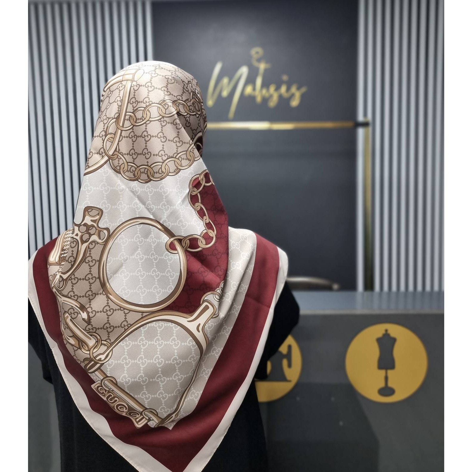 روسری ساتن ابریشم طرح گوچی زنجیری رنگ زرشکی-کرمجدید
