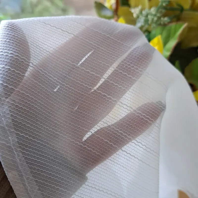 مینی اسکارف حریر ژولی سفید و مشکی ابعاد 70 در 70 در 100 حاشیه دانتل دوزی شدهجدید