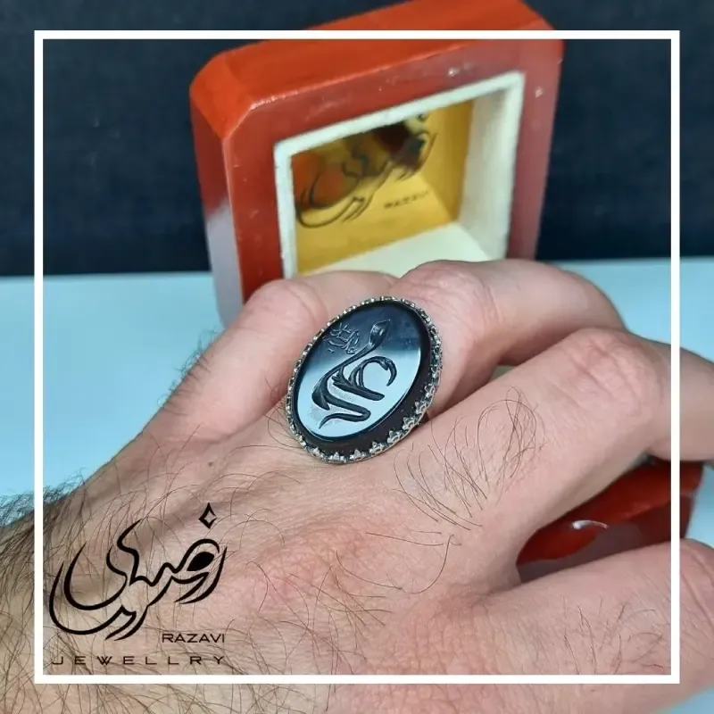 انگشتر نقره روس عقیق مشکی حکاکی نام علی مردانه رنگ ثابتجدید