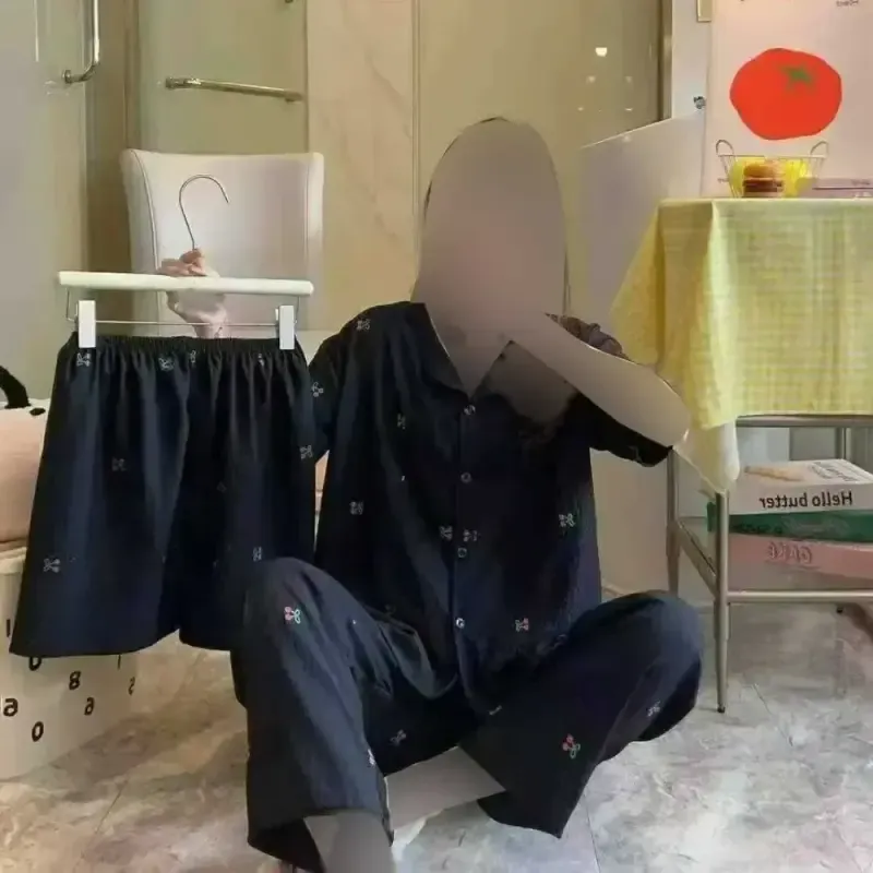 ست بلوز شلوار و شلوارک وارداتی 3 تیکه مشکی طرح گیلاس جنس کریشه فری سایزجدید