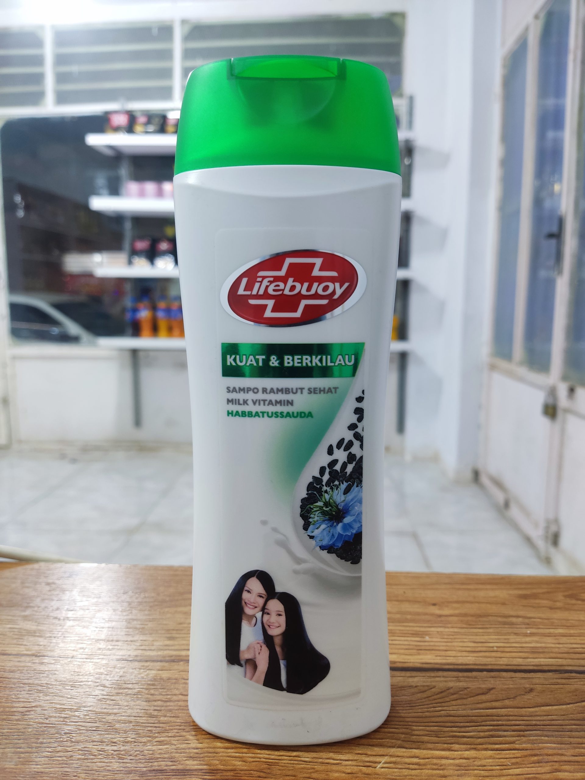 شامپو سیاهدانه لایفبوی Lifebuoy ساخت اندونزی 340 میلیلیتر اوریجینال
