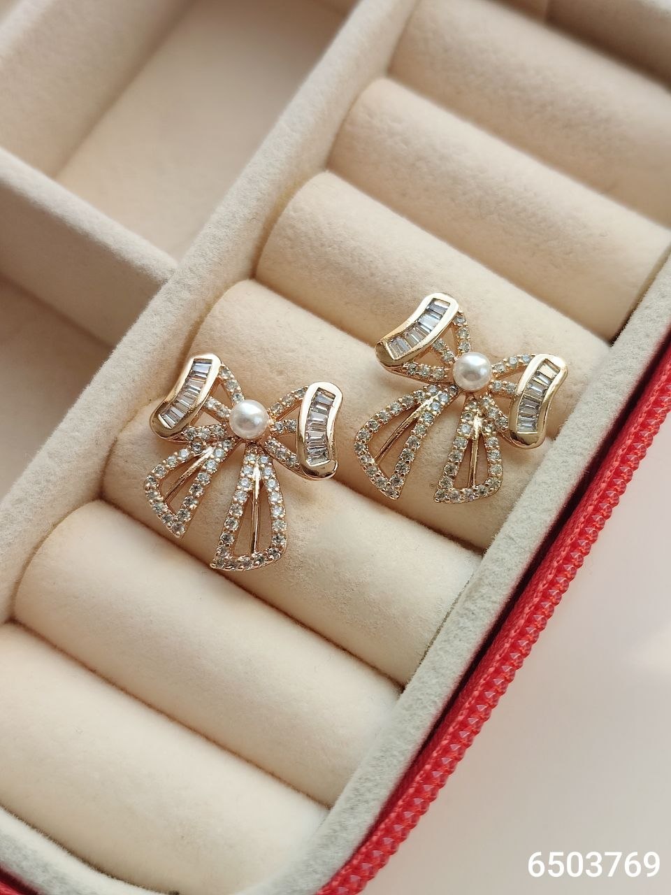 گوشواره میخی پاپیون مارک ژوپینگ بهترین کیفیت بدلیجات رنگ ثابت کد 1616752