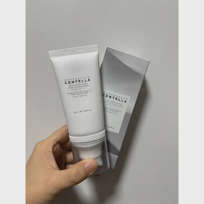 ضد آفتاب تون آپ سنتلا اسکین 1004 SKIN1004 روشن کننده و ضد لک
