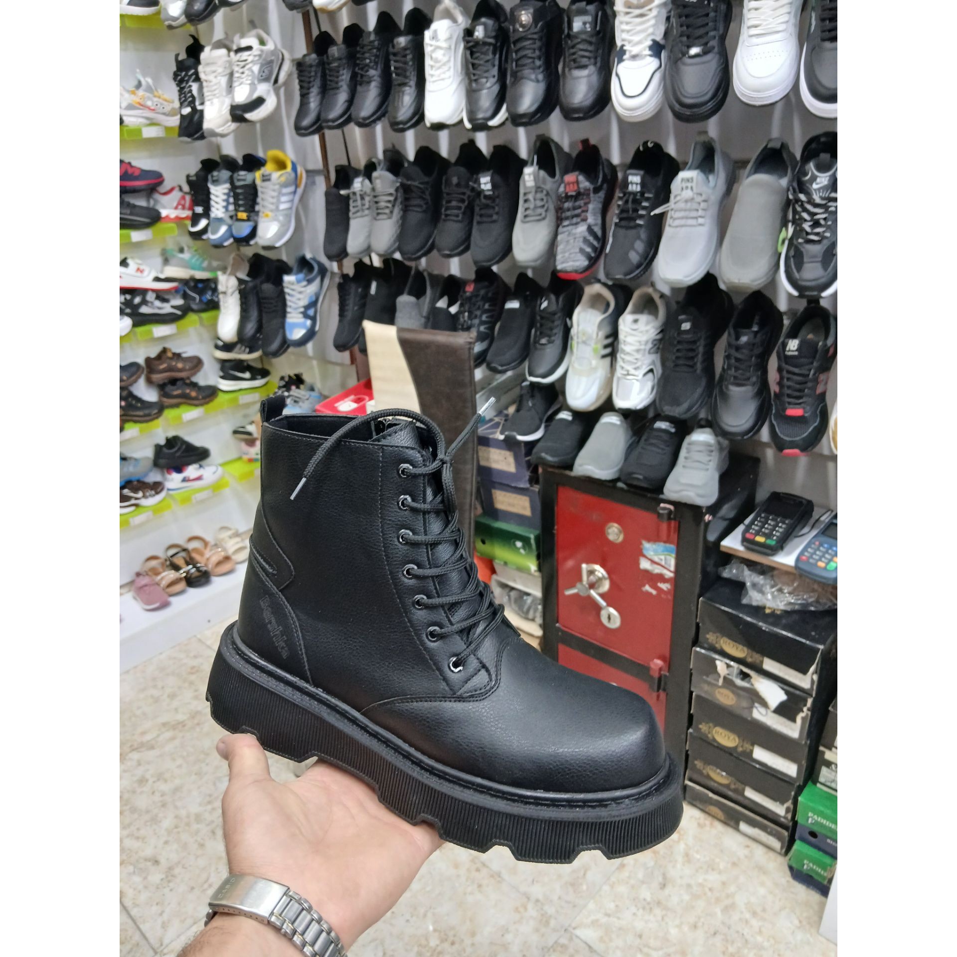 بوت برشکا مردانه