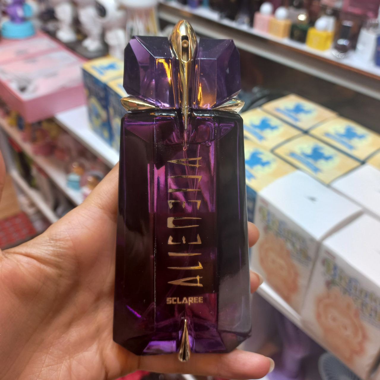ادکلن زنانه ALIEN