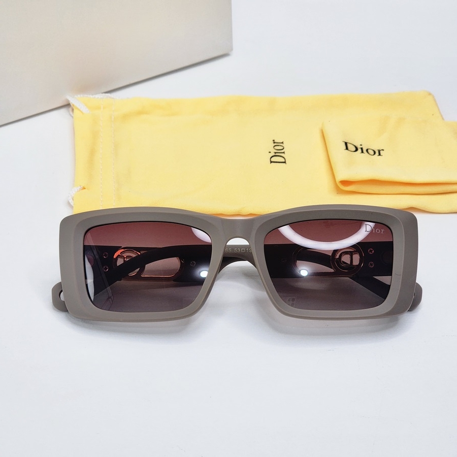عینک افتابی زنانه dior کد b916