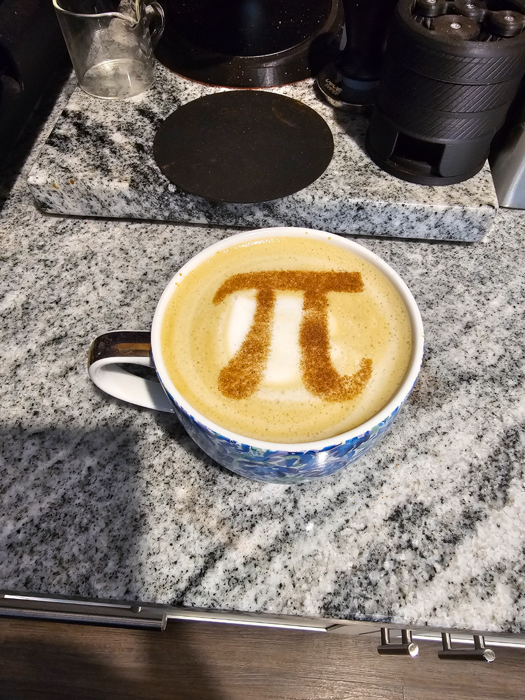شابلون تزئین قهوه مدل Pie