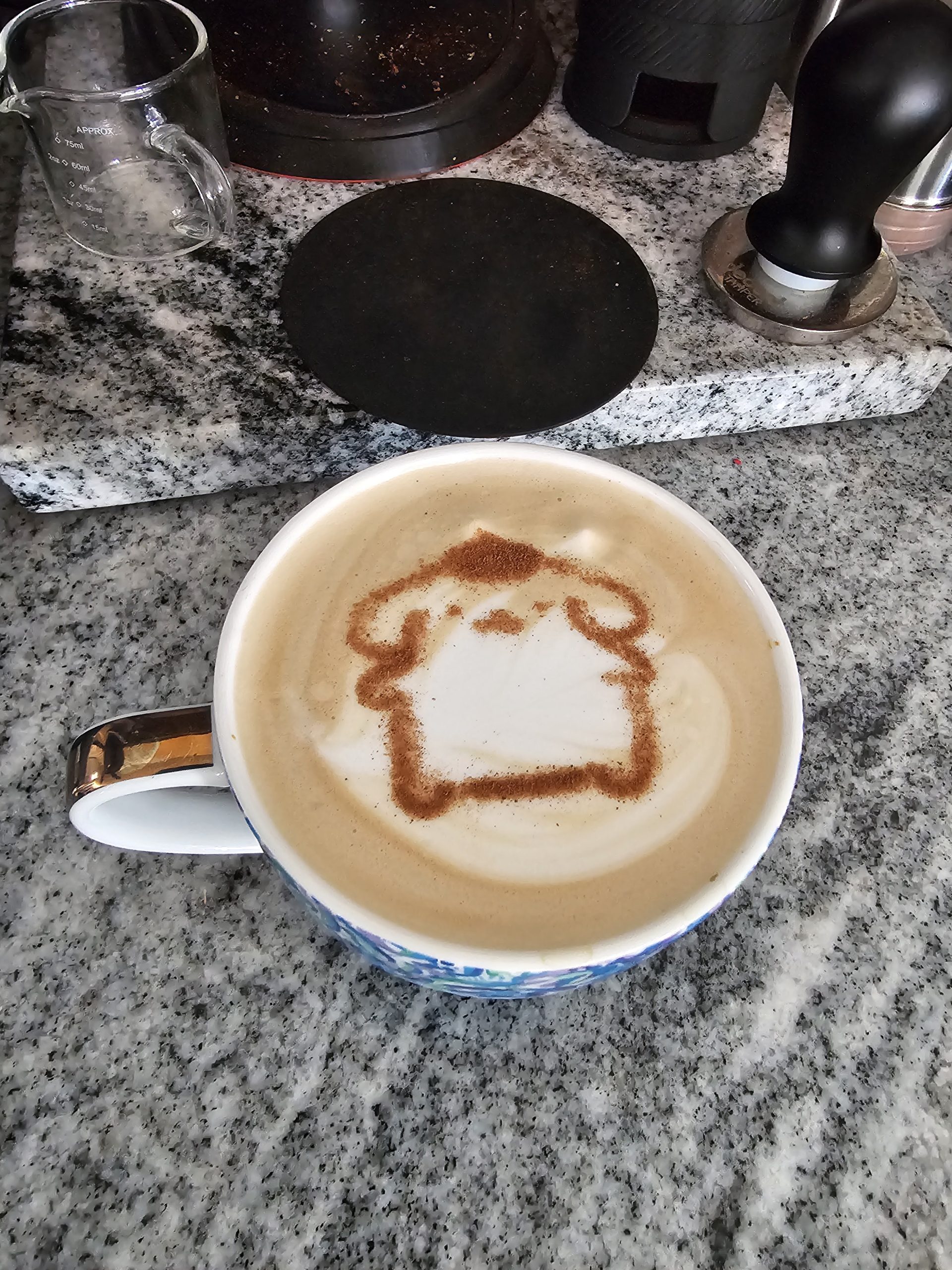 شابلون تزئین قهوه مدل Pompompurin