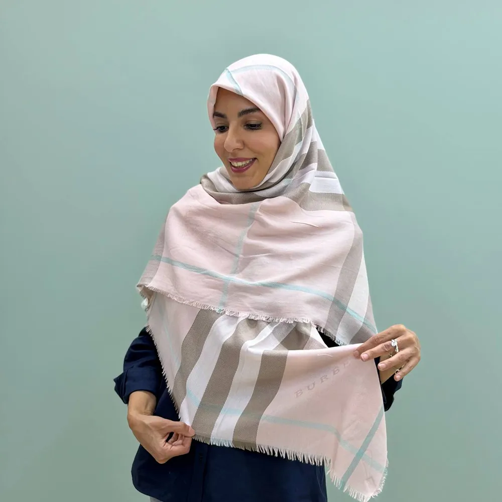 روسری کشمیر طرح باربری قواره 140 دور ریش وارداتی RG140082