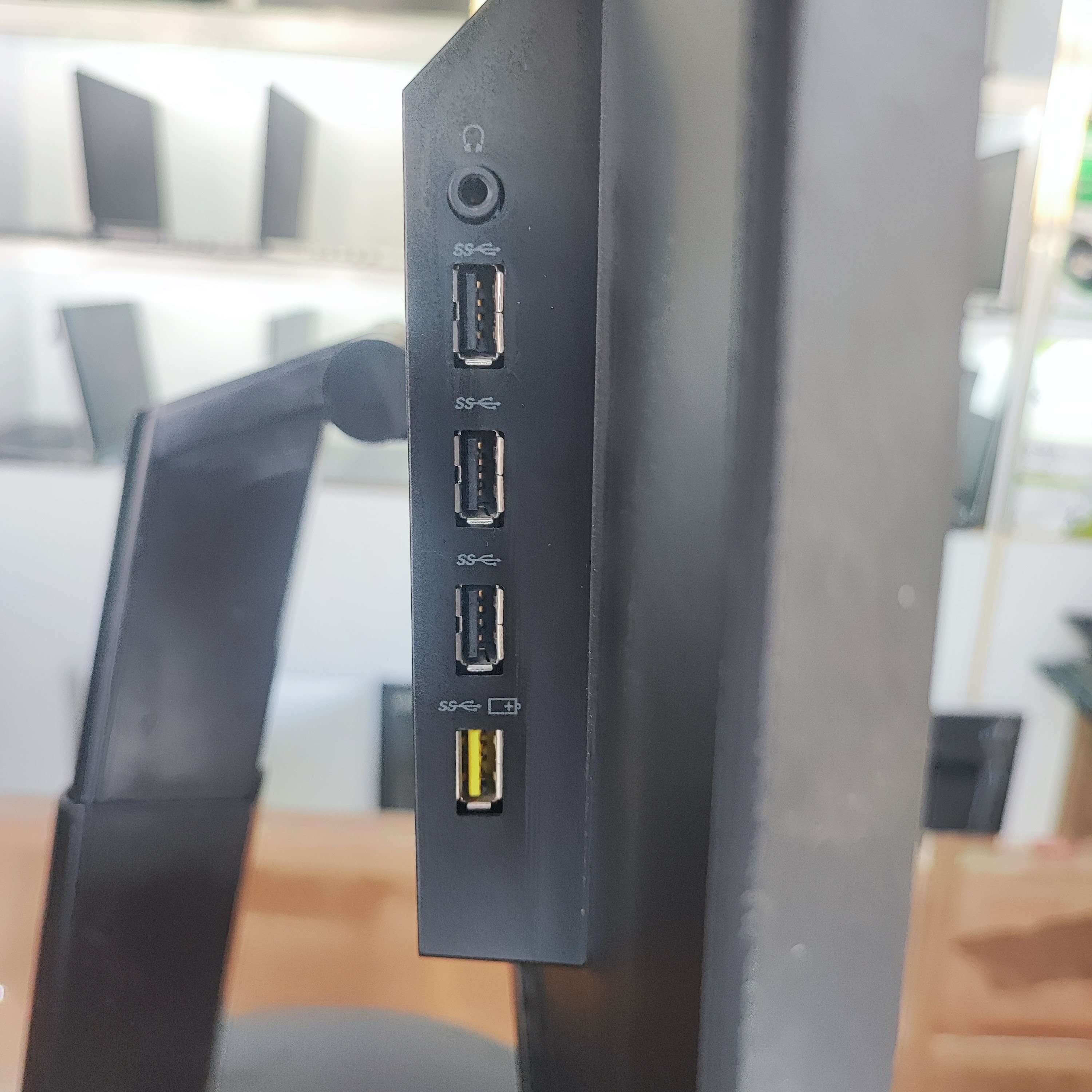 مانیتور LENOVO T24i-10جدید