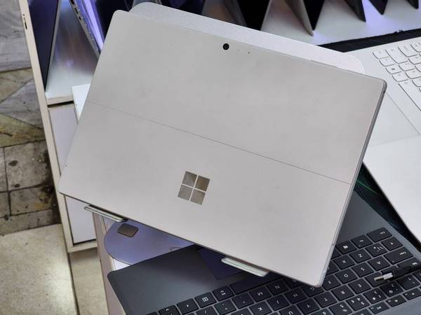 سرفیس پرو 12.3 اینچی مایکروسافت مدل Surface Pro 5 I5-7300 8GB 256SSDجدید