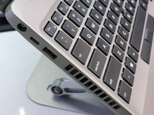 لپ تاپ 15.6 اینچی دل مدل Latitude 5511 I7-10850h 8GB 256SSD MX250 2GBجدید