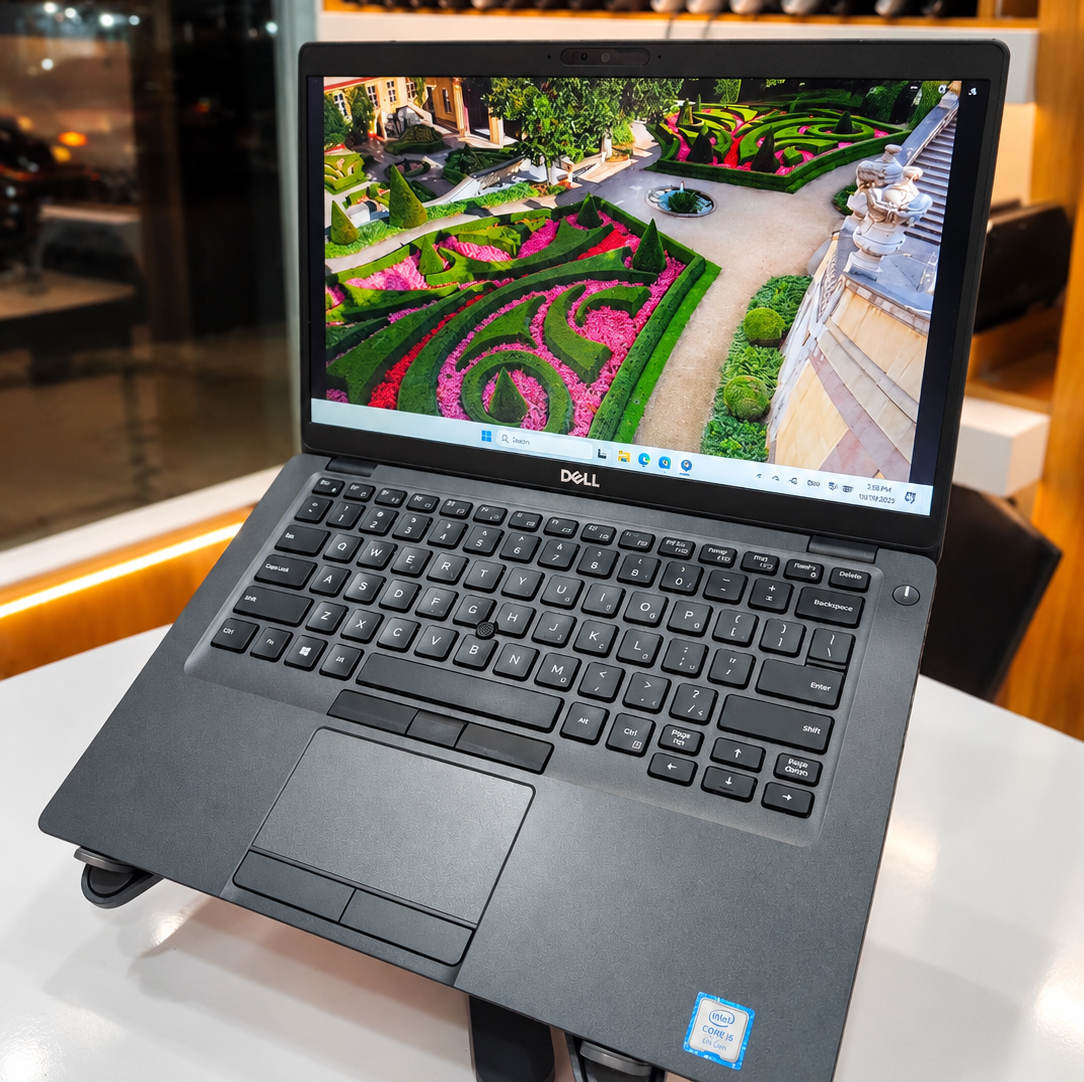 لپتاپ دل Dell Latitude 5400 پردازنده Core i5 نسل 8 رم 8 گیگ حافظه 256SSD صفحه نمایش 14جدید