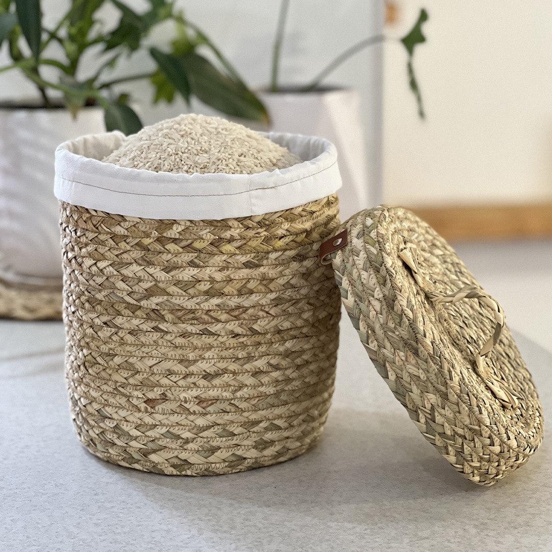 ظرف برنج حصیری دارای کاور پارچه ای