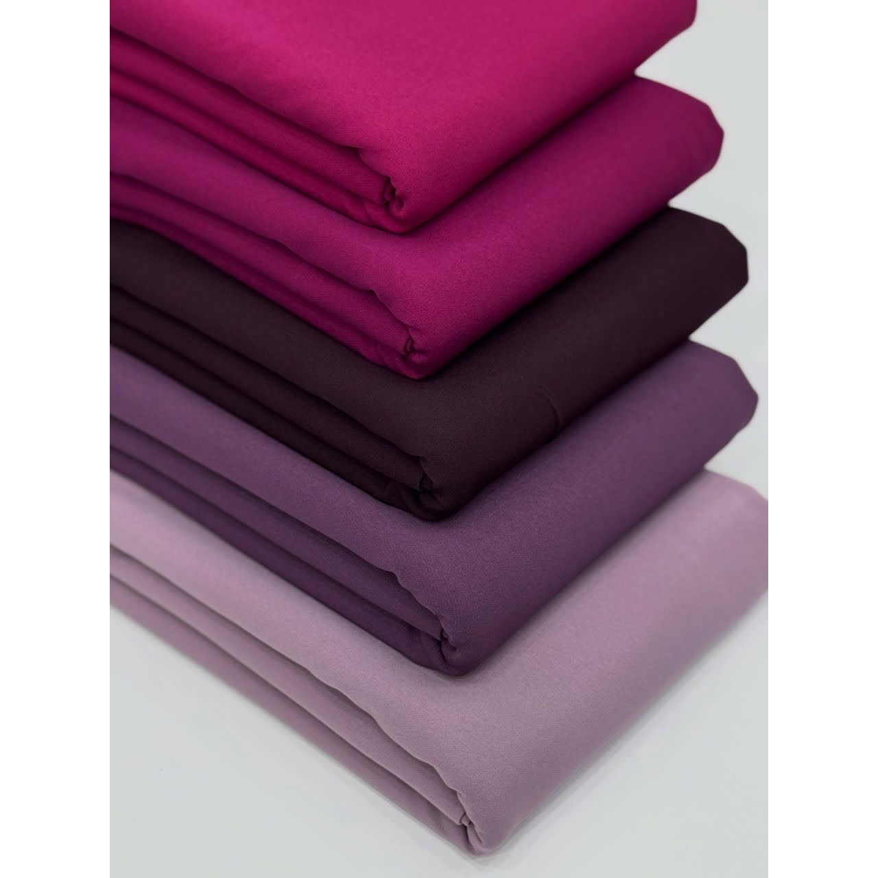 پارچه کرپ فیس باربی درجه یک عرض 1.5 (گ)