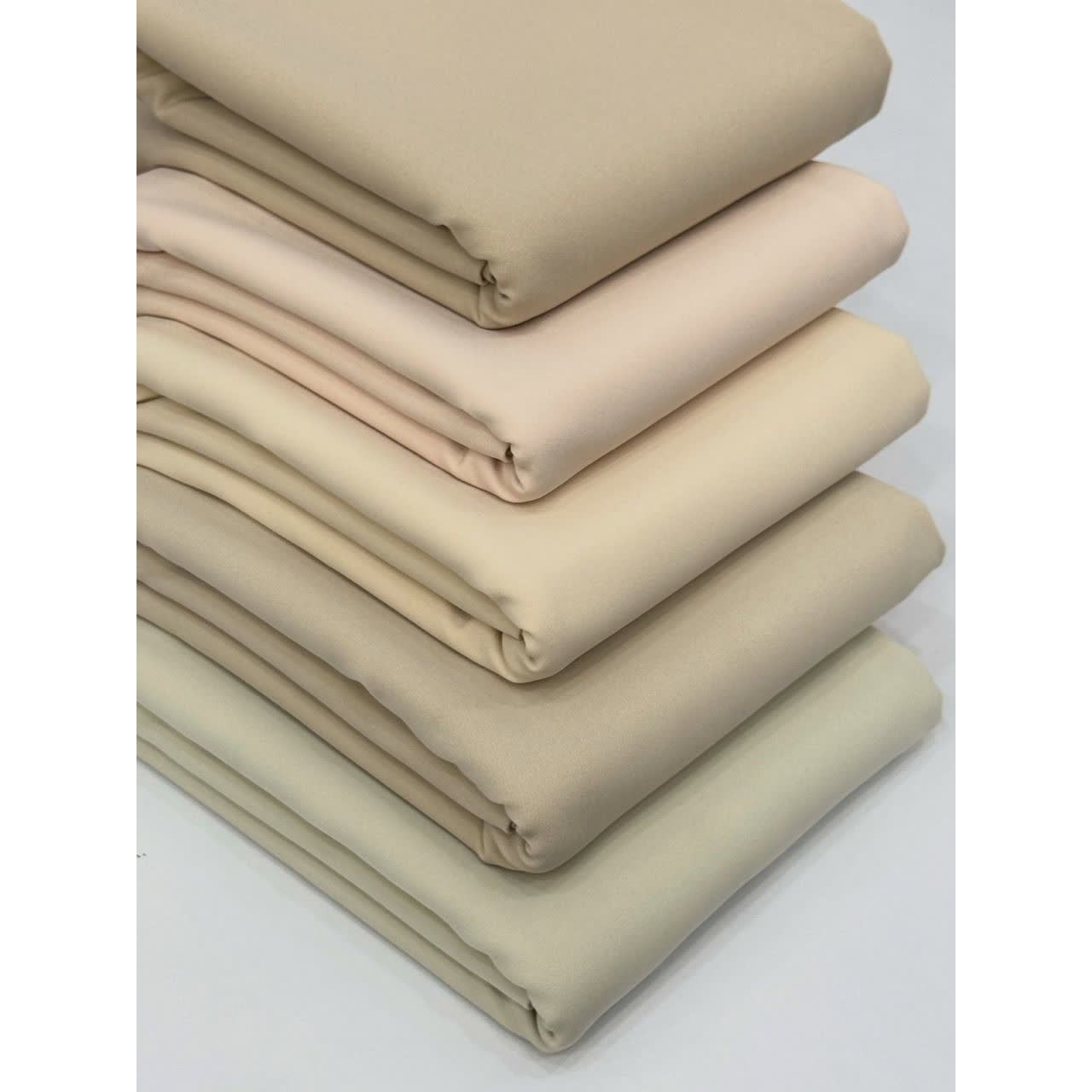 پارچه کرپ فیس باربی درجه یک عرض 1.5 (گ)