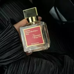 عطر و ادکلن ادوپرفیوم زنانه شرکتی باکارات رژ شرکتی جیبی مینیاتوری 25 میل( baccarat Rouge) طلایی