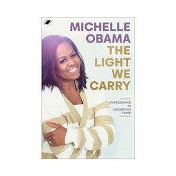 کتاب THE LIGHT WE CARRY اثر MICHELLE OBAMA انتشارات معیار اندیشه