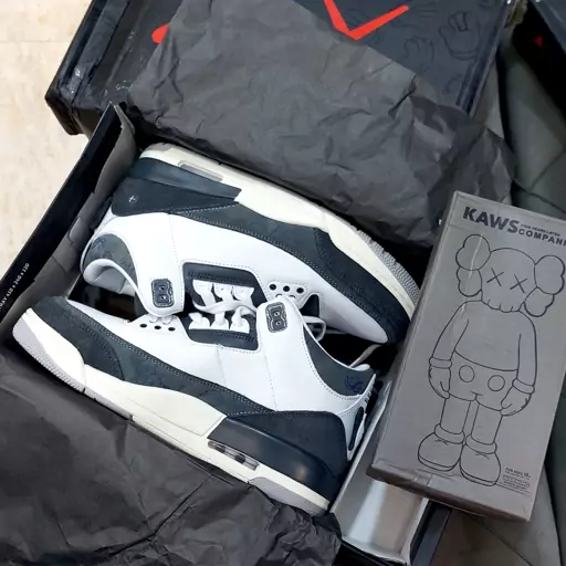 کتونی جردن 3 nike jordan 3 kaws به همراه فیگور kaws