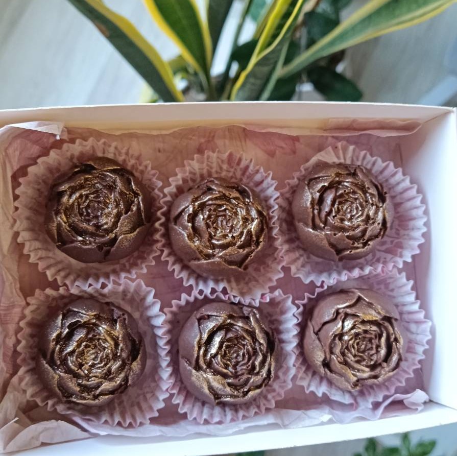 شکلات گل رز با مغز کارامل