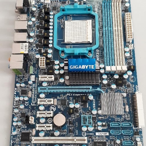 مادربرد GIGABYTE GA-MA770T-UD3 DDR3